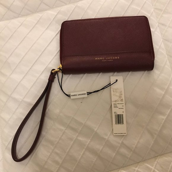 NWT Marc Jacobs Zipper Saffiano Leather Wristlet - Picture 3 of 9